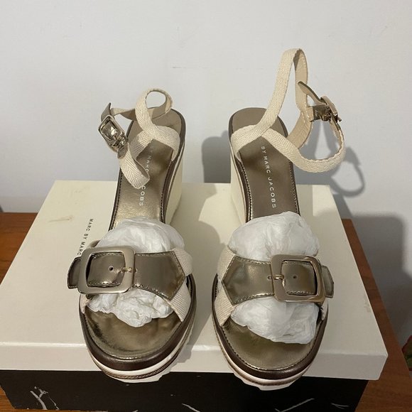Marc MARC JACOBS GOLD Buckle Wedge Sandals New Size 37 - Picture 6 of 6